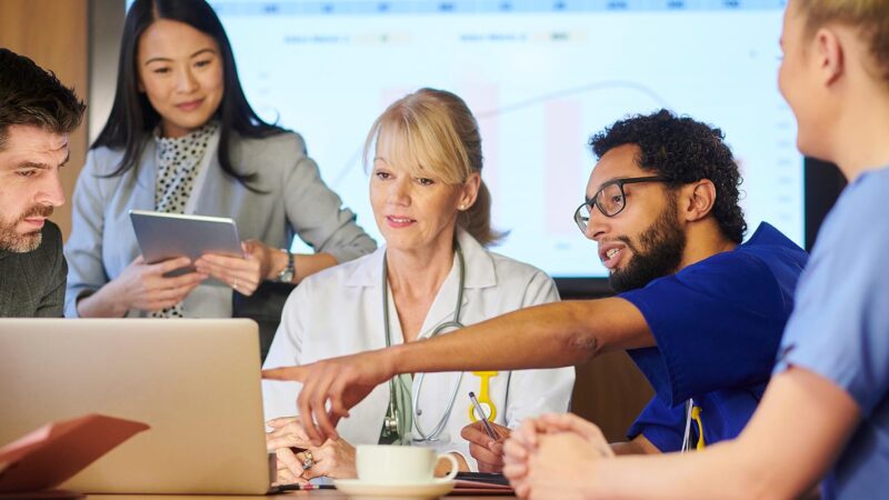 Dicas de marketing hospitalar na prática: como construir autoridade e confiança nas redes sociais